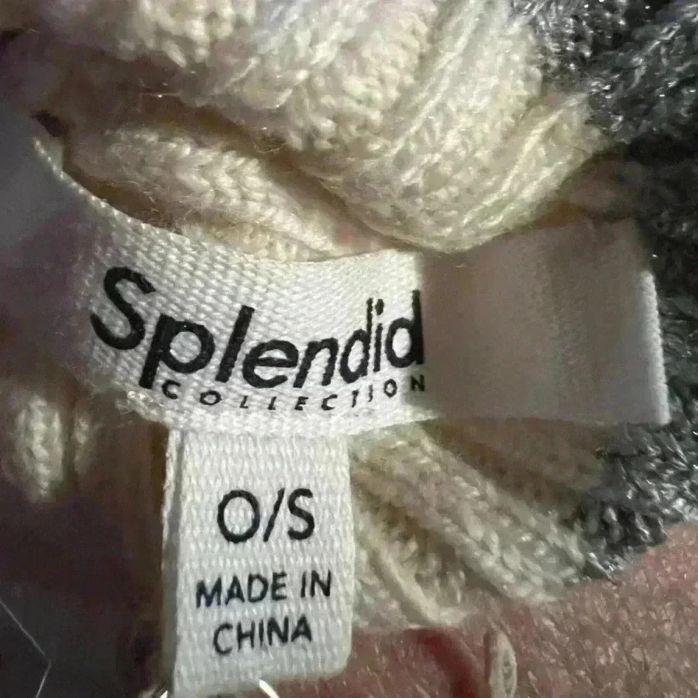 Splendid Company Knit Gloves. NWT.  Women’s One Size. - Picture 2 of 3